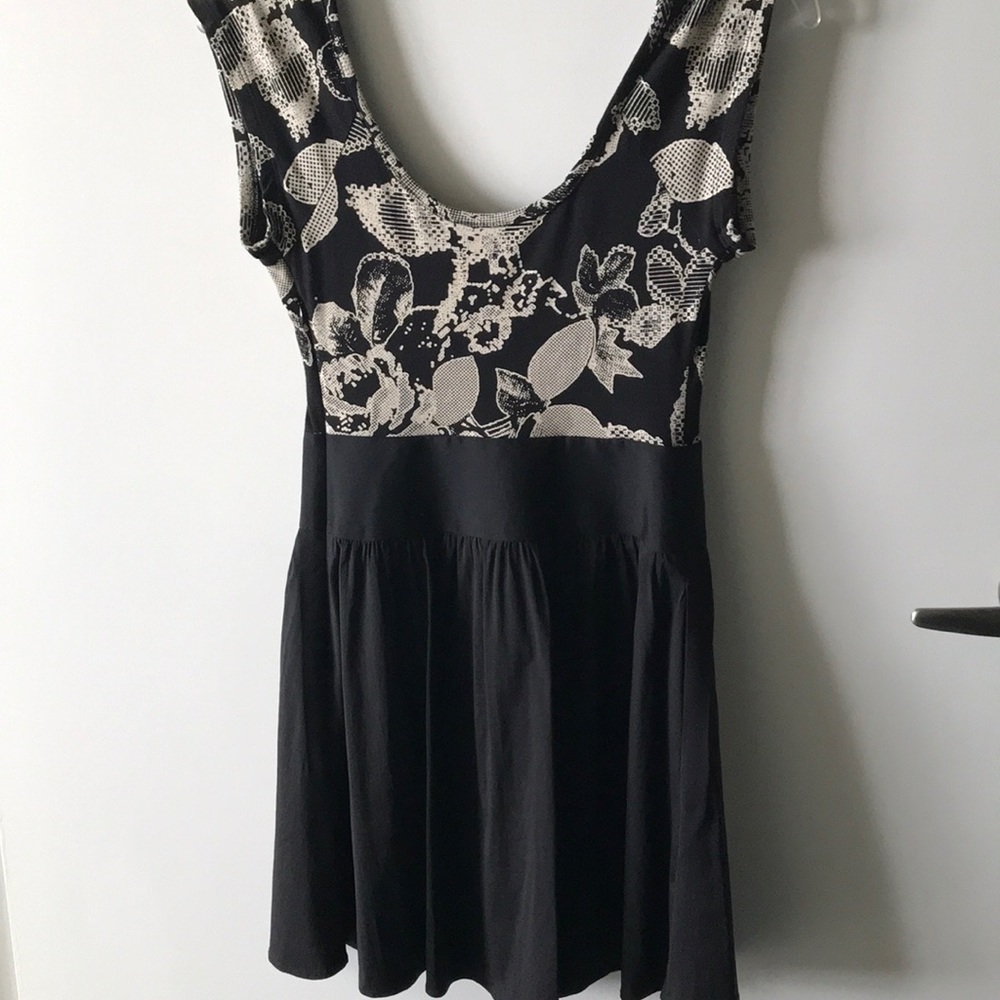 Express dress - Picture 2 of 3